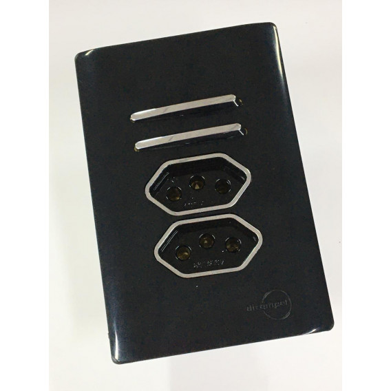 Conjunto Interruptor Duplo Simples + Tomada Dupla 10a (Especial) 4x2 - Novara Preto Brilhante Cromado Conjunto Interruptor Duplo Simples + Tomada Dupla 10a (Especial) 4x2 - Novara Preto Brilhante Cromado